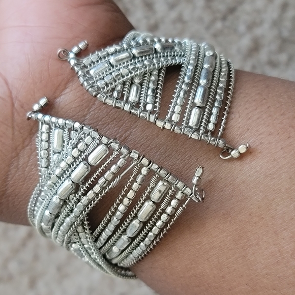 3 fashion bracelets. Two silver, one purple - Picture 5 of 8